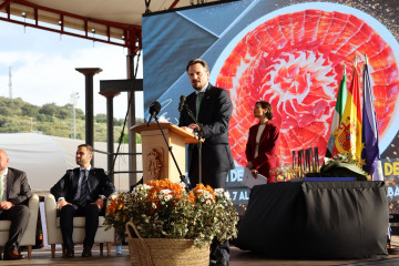 El vicepresidente y consejero de Presidencia, Coordinación de Acción de Gobierno, Interior y Emergencias, Abel Bautista, participa en la inauguración del Salón del Jamón Ibérico de Jerez de los 