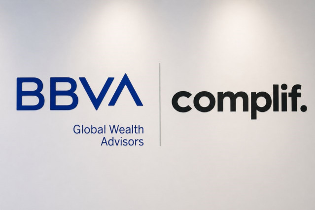 Logos de BBVA Global Wealth Advisors y Complif.