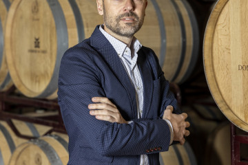 El director general de Bodegas Dominio de Tares, Rafael Somonte, en la bodega
