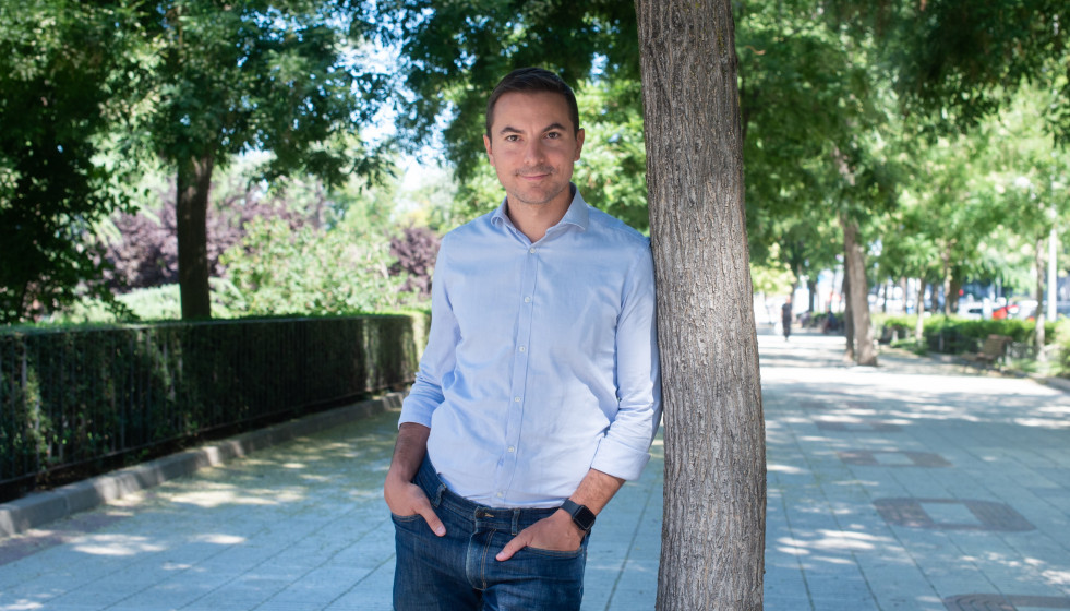 Archivo - El secretario general del PSOE-M, Juan Lobato, posa tras una entrevista para Europa Press, en las inmediaciones del PSOE de Madrid, a 12 de julio de 2024, en Madrid (España).
