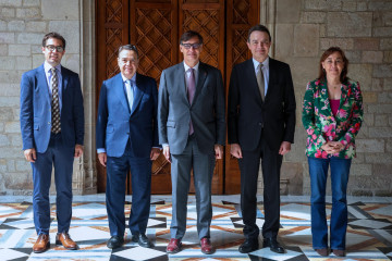 El director general de L’Energètica, Daniel Pérez; el presidente de Enagás, Antonio Llardén; el president de la Generalitat, Salvador Illa; el consejero delegado de Enagás, Arturo Gonzalo; y la