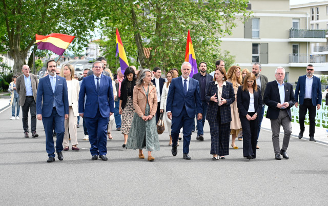 El ministro Angel Victor Torres preside el acto homenaje a las victimas del exilio en Irun Gipuzkoa Puente Avenida