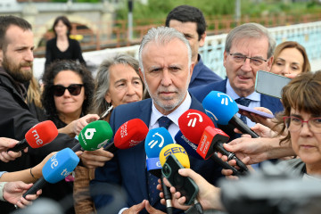 El ministro Angel Victor Torres preside el acto homenaje a las victimas del exilio en Irun Gipuzkoa Puente Avenida