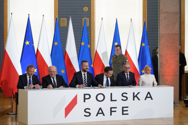 Comisarios de la UE y ministros de Polonia firman el acuerdo de préstamo SAFE de Polonia