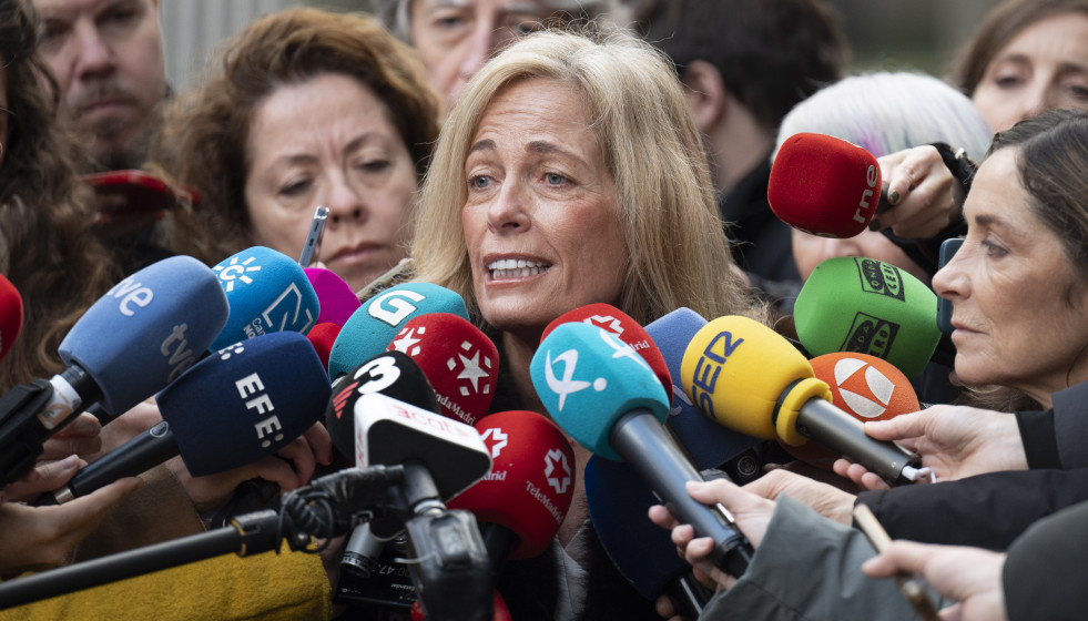 EuropaPress 7217681 consejera economia hacienda comunidad madrid rocio albert atiende medios