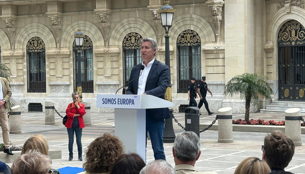 El presidente nacional del Partido Popular, Alberto Núñez Feijóo, en un acto en Ceuta.