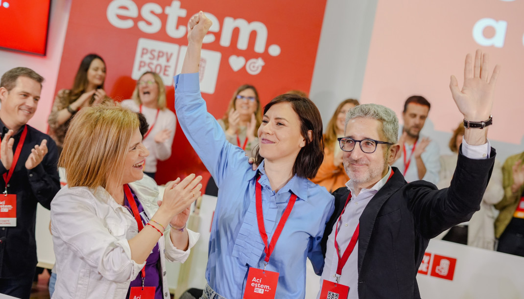 (I-D) La delegada del Gobierno en la Comunitat Valenciana, Pilar Bernabé, la secretaria general del PSPV-PSOE, Diana Morant, y el ministro de Hacienda, Arcadi España, durante el Comité Nacional del