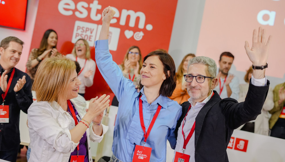 (I-D) La delegada del Gobierno en la Comunitat Valenciana, Pilar Bernabé, la secretaria general del PSPV-PSOE, Diana Morant, y el ministro de Hacienda, Arcadi España, durante el Comité Nacional del