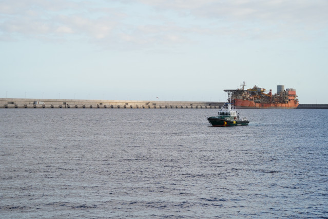 Dispositivo de seguridad, en el puerto de Granadilla, a 9 de mayo de 2026, en Granadilla de Abona, Tenerife, Islas Canarias (España). El operativo de evacuación del crucero MV Hondius con hantavirus está dispuesto para la llegada del barco.