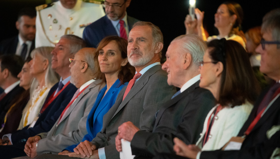 Archivo - El Rey Felipe VI, acompañado por la ministra de Sanidad, Mónica García, asiste al Congreso anual de la Sociedad Europea de Cardiología, en la Feria de Madrid-Ifema, a 1 de septiembre de 