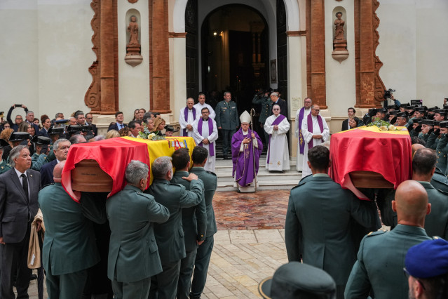 Los féretros de los dos agentes fallecidos en el funeral celebrado en la Parroquia de la Purísima Concepción de la capital onubense. A 9 de mayo de 2026, en Huelva (Andalucía, España). Imágenes del funeral de los dos Guardia Civiles fallecidos en acto de