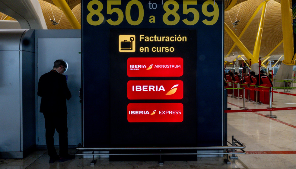 Archivo - Mostradores de facturación de Iberia  a 13 de marzo de 2026, en Madrid (España).