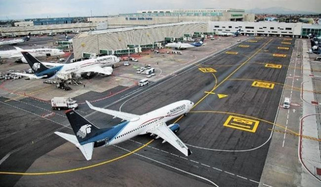 Archivo - Un aeropuerto en México.