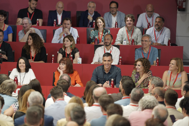 Archivo -  La secretaria de Organización del PSOE, Rebeca Torró, la presidenta del PSOE, Cristina Narbona, el secretario general del PSOE y presidente del Gobierno, Pedro Sánchez,  durante la reunión del Comité Federal a 5 de julio de 2025.