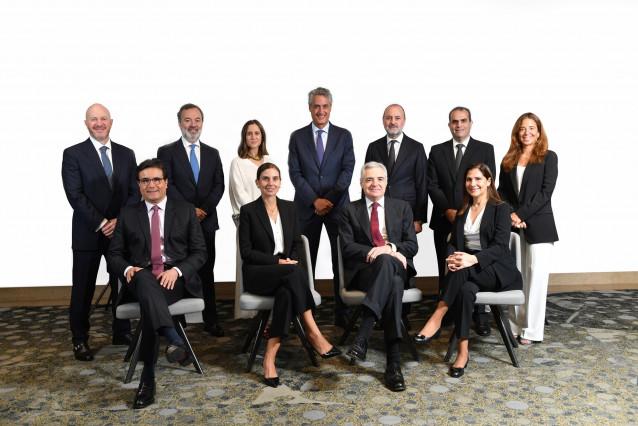 De izquierda a derecha y de arriba a abajo: Jorge Mondragón, Fausto Romero-Miura, Iciar de Lorenzo, Luis Miranda, Iván Delgado, Mauricio Raffo, Inês Arruda, José Daniel Amado, Nathalie Paredes, Pedro Pérez-Llorca y Claudia Lucena.