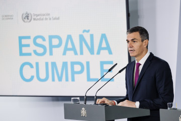 El presidente del Gobierno, Pedro Sánchez durante una rueda de prensa junto al director general de la Organización Mundial de la Salud (OMS), Tedros Adhanom, en el Palacio de la Moncloa, a 12 de may