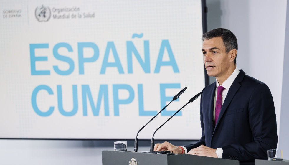 El presidente del Gobierno, Pedro Sánchez durante una rueda de prensa junto al director general de la Organización Mundial de la Salud (OMS), Tedros Adhanom, en el Palacio de la Moncloa, a 12 de may