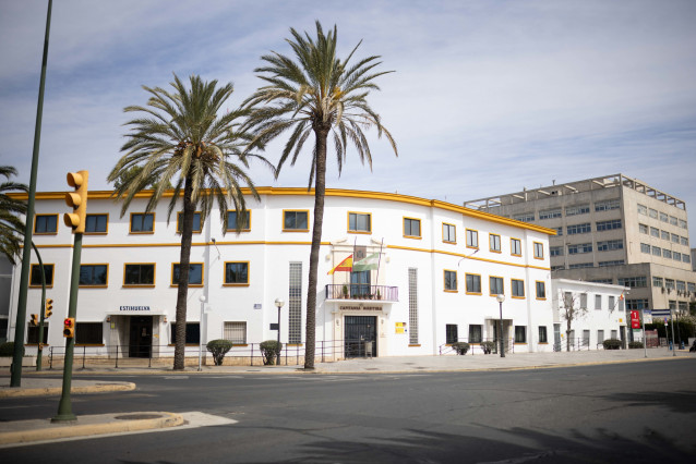Imagen de la fachada de la Capitanía Marítima, cuyo edificio acoge en un lateral el Servicio Marítimo provincial de la Guardia Civil de Huelva.