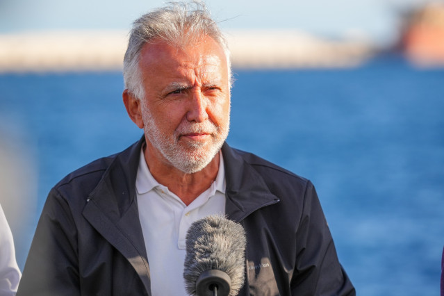 El ministro de Política Territorial y Memoria Democrática, Ángel Víctor Torres, durante una rueda de prensa, a 11 de mayo de 2026, en Granadilla de Abona, Tenerife, Islas Canarias (España). La ministra de Sanidad, Mónica Garcia, ha lanzado el mensaje de 