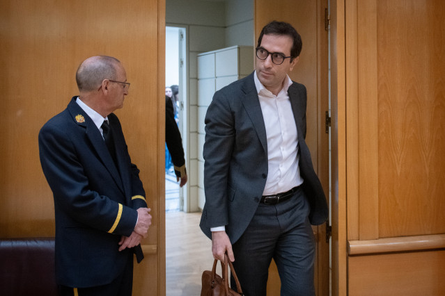 El vicepresidente primero y ministro de Economía, Comercio y Empresa, Carlos Cuerpo, a su llegada a una sesión de control al Gobierno, en el Senado, a 28 de abril de 2026, en Madrid (España).