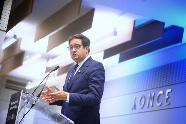 Óscar López pide a los partidos que apoyen la ley de Lobbies para 