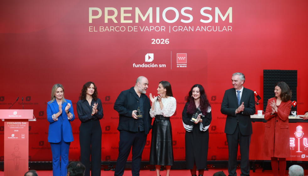 La Reina entrega los Premios SM El Barco de Vapor y Gran Angular 2026