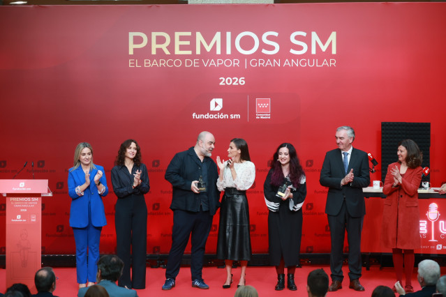 La Reina entrega los Premios SM El Barco de Vapor y Gran Angular 2026