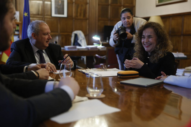 El ministro de Industria y Turismo, Jordi Hereu, con la delegada del Gobierno en La Rioja, Beatriz Arraiz