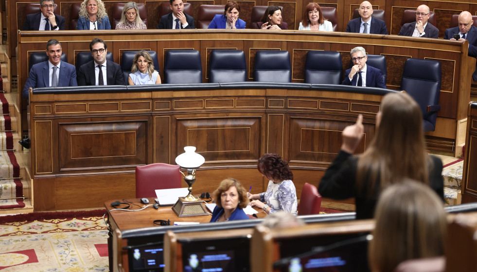 El presidente Pedro Sánchez y los vicepresidentes Carlos Cuerpo y Yolanda Díaz, en una sesión plenaria