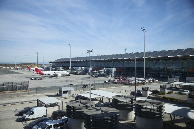 Archivo - Aviones en la Terminal T4 del Aeropuerto Adolfo Suárez Madrid-Barajas, a 30 de marzo de 2026, en Madrid (España).