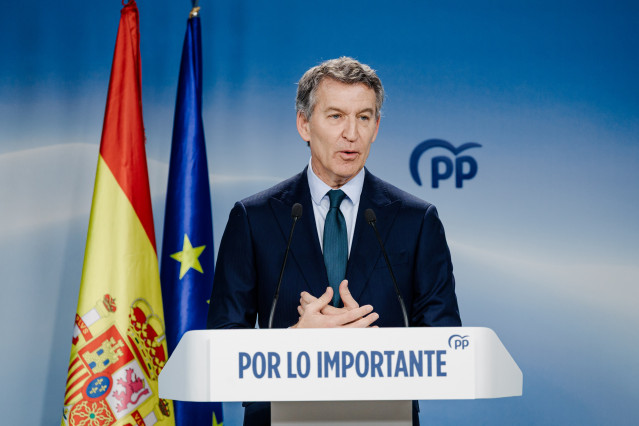 Archivo - El presidente del Partido Popular, Alberto Núñez Feijóo, durante una rueda de prensa, en la sede del PP, a 23 de enero de 2026, en Madrid (España).