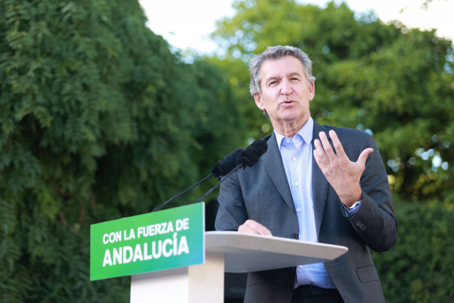 El presidente del Partido Popular, Alberto Núñez Feijóo, clausura un mitin en Tomares. A 12 de mayo de 2026, en Tomares, Sevilla (Andalucía, España).