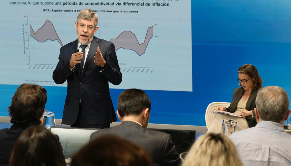 Archivo - El vicesecretario de Economía del PP, Alberto Nadal, y la vicesecretaria de regeneración del PP, Cuca Gamarra