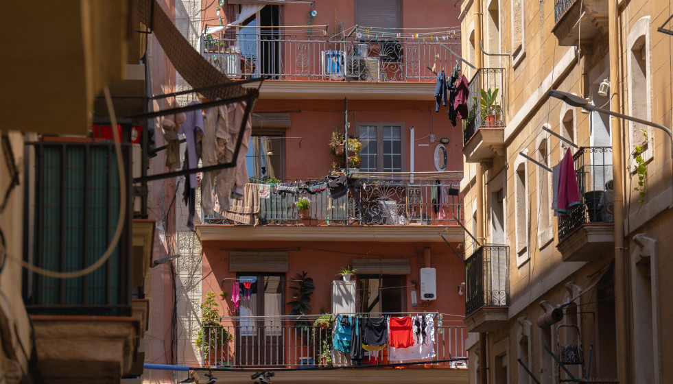 Archivo - La oferta de vivienda en venta cae un 10% interanual en el primer trimestre de 2026, según Idealista.