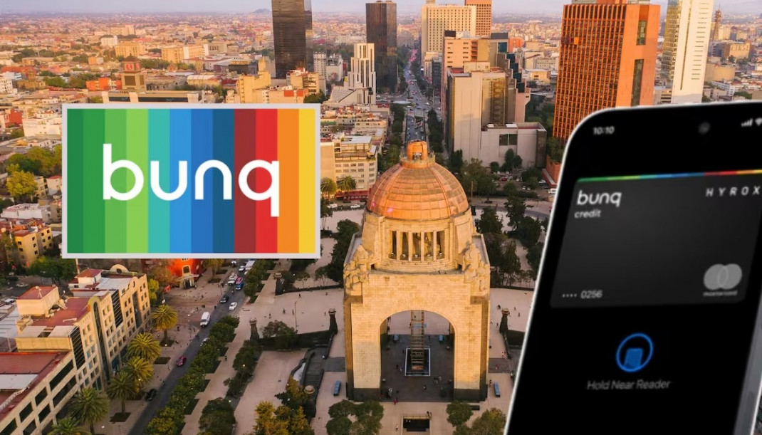 Logo del neobanco Bunq superpuesto sobre una foto de Ciudad de México.