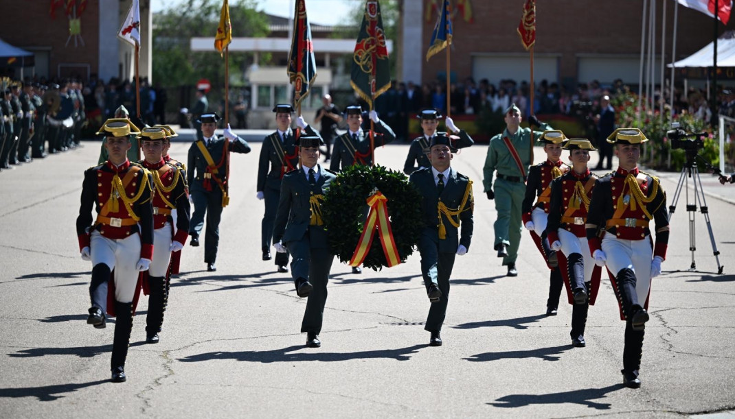 149 Hombres Y 93 Mujeres Guardias Civiles Juran Bandera En El Colegio Duque De Ahumada De Valdemoro.
