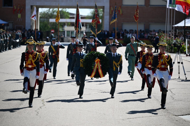 149 Hombres Y 93 Mujeres Guardias Civiles Juran Bandera En El Colegio Duque De Ahumada De Valdemoro.