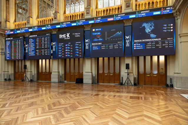 Paneles informativos en el Palacio de la Bolsa de Madrid, a 11 de mayo de 2026, en Madrid (España).