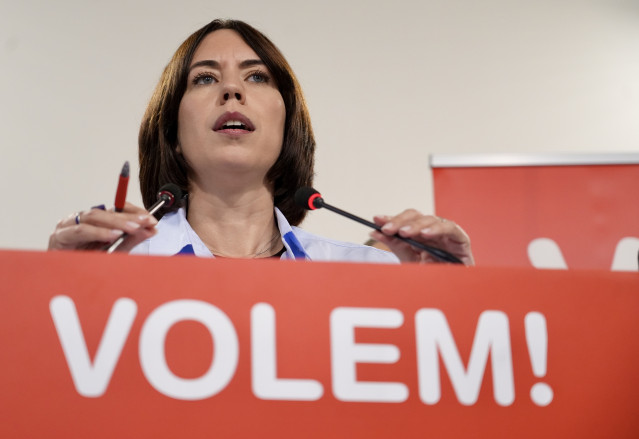 Archivo - La secretaria general del PSPV-PSOE, Diana Morant, comparece ante los medios