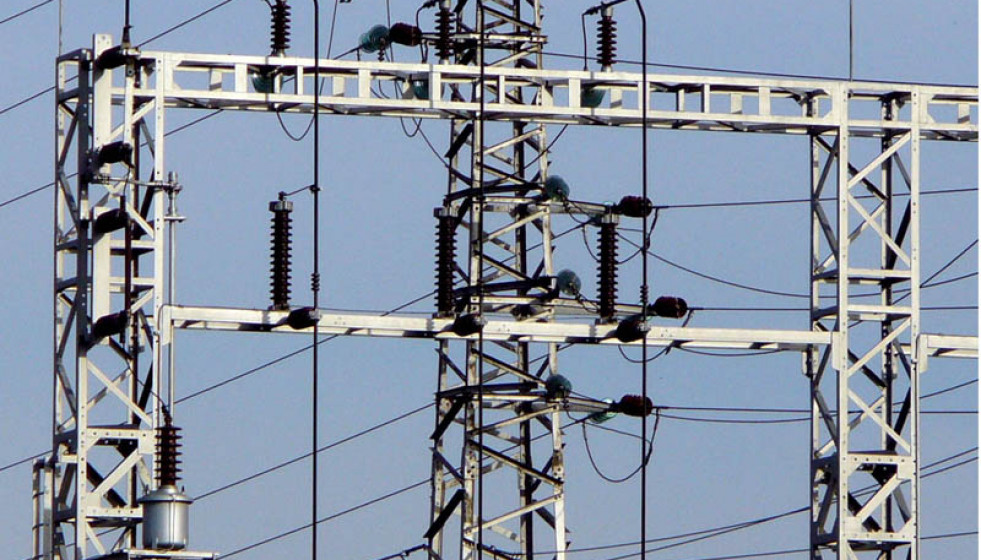 Archivo - Tendido eléctrico