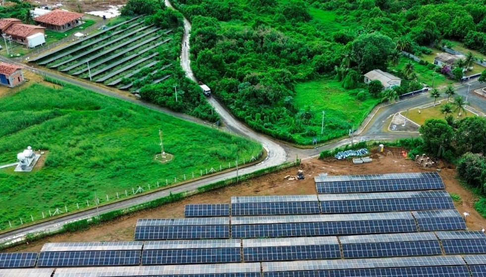 Paneles solares del proyecto Noronha Verde de Iberdrola en Brasil