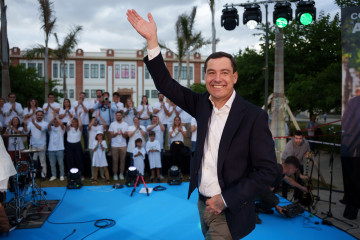 El presidente del PP-A y candidato a la reelección de la Presidencia de la Junta, Juanma Moreno, a su llegada al mitin de cierre de campaña celebrado en málaga. A 15 de mayo de 2026 en Málaga (And
