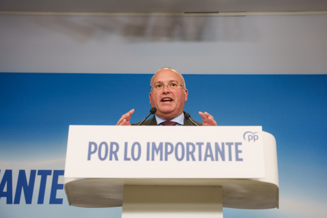El secretario general del Partido Popular, Miguel Tellado, durante la rueda de prensa posterior al Comité de Dirección del PP, a 20 de abril de 2026, en Madrid (España).