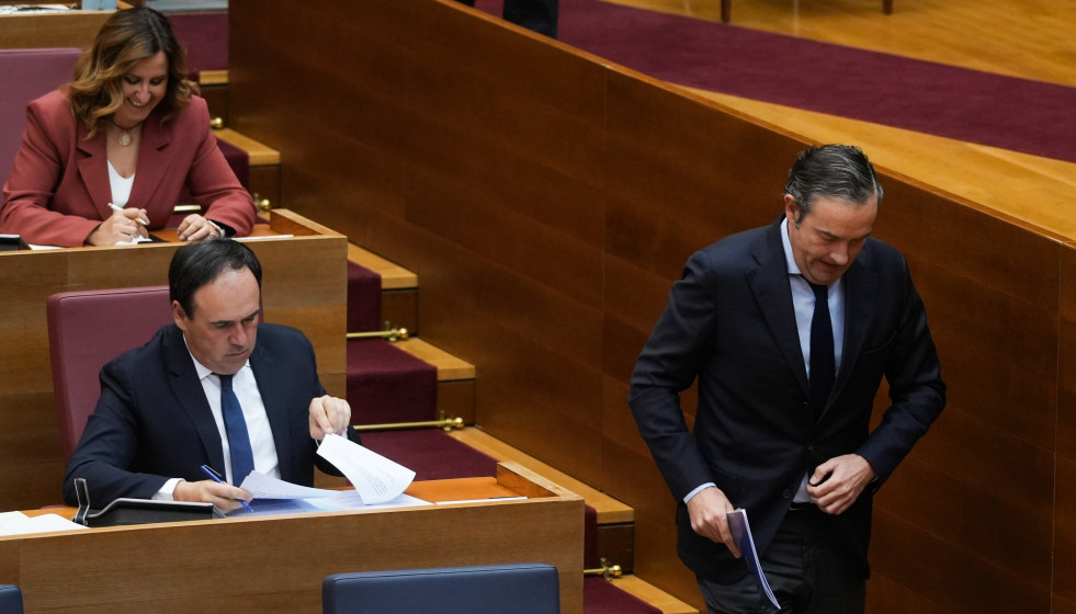 Archivo - El 'president' de la Generalitat, Juanfran Pérez Llorca, y el síndic del PP, Nando Pastor (d).
