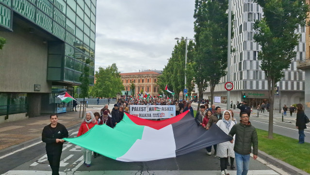 Manifestación en Pamplona, convocada por Yala Nafarroa, para reclamar la ruptura de relaciones con Israel.