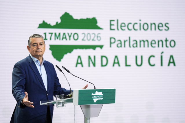 El consejero de Sanidad, Presidencia y Emergencias de la Junta de Andalucía, Antonio Sanz, comparece en el Centro de Difusión de Datos de las elecciones del 17M en el Pabellón de la Navegación.