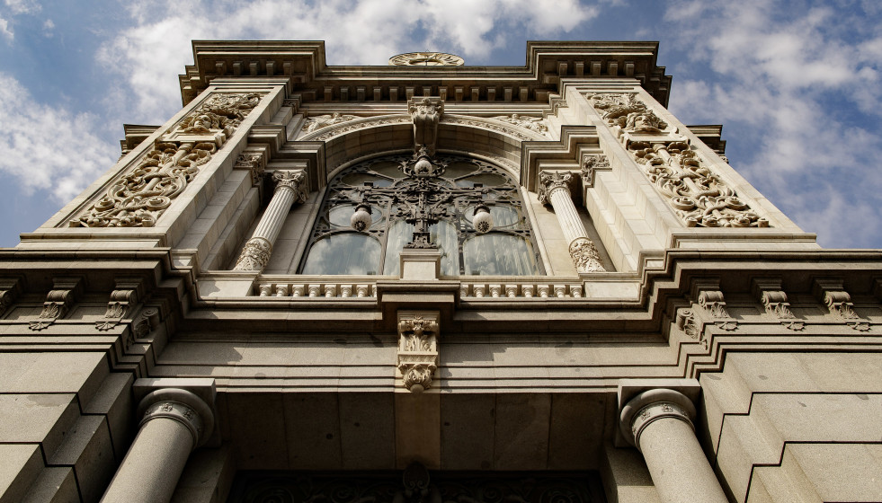 Archivo - Fachada del edificio del Banco de España situada en la confluencia del Paseo del Prado y la madrileña calle de Alcalá.