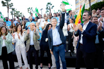El presidente del PP, Alberto Núñez Feijóo, en el cierre de la campaña electoral tras participar en el acto organizado por el PP de Almería. A 15 de mayo de 2026 en Almería (Andalucía, España)