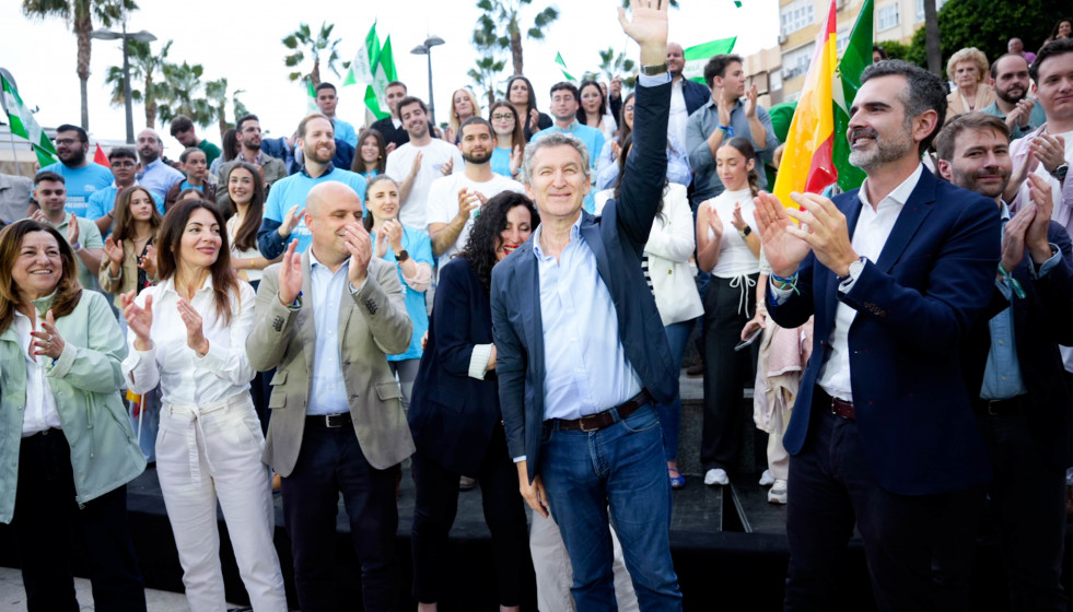 El presidente del PP, Alberto Núñez Feijóo, en el cierre de la campaña electoral tras participar en el acto organizado por el PP de Almería. A 15 de mayo de 2026 en Almería (Andalucía, España)