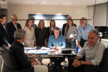 Feijóo en Génova en el seguimiento de la noche electoral en Andalucía